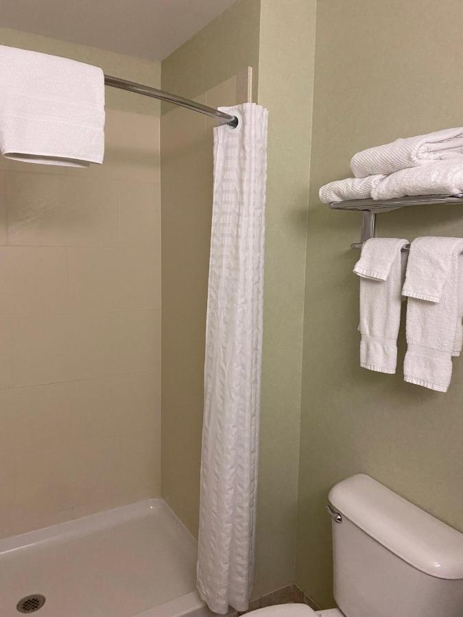 White River Inn & Suites White River Junction Bagian luar foto