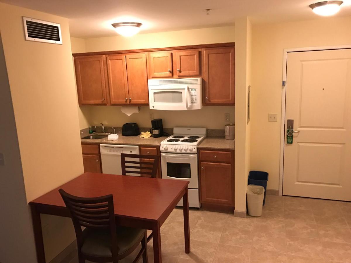White River Inn & Suites White River Junction Bagian luar foto