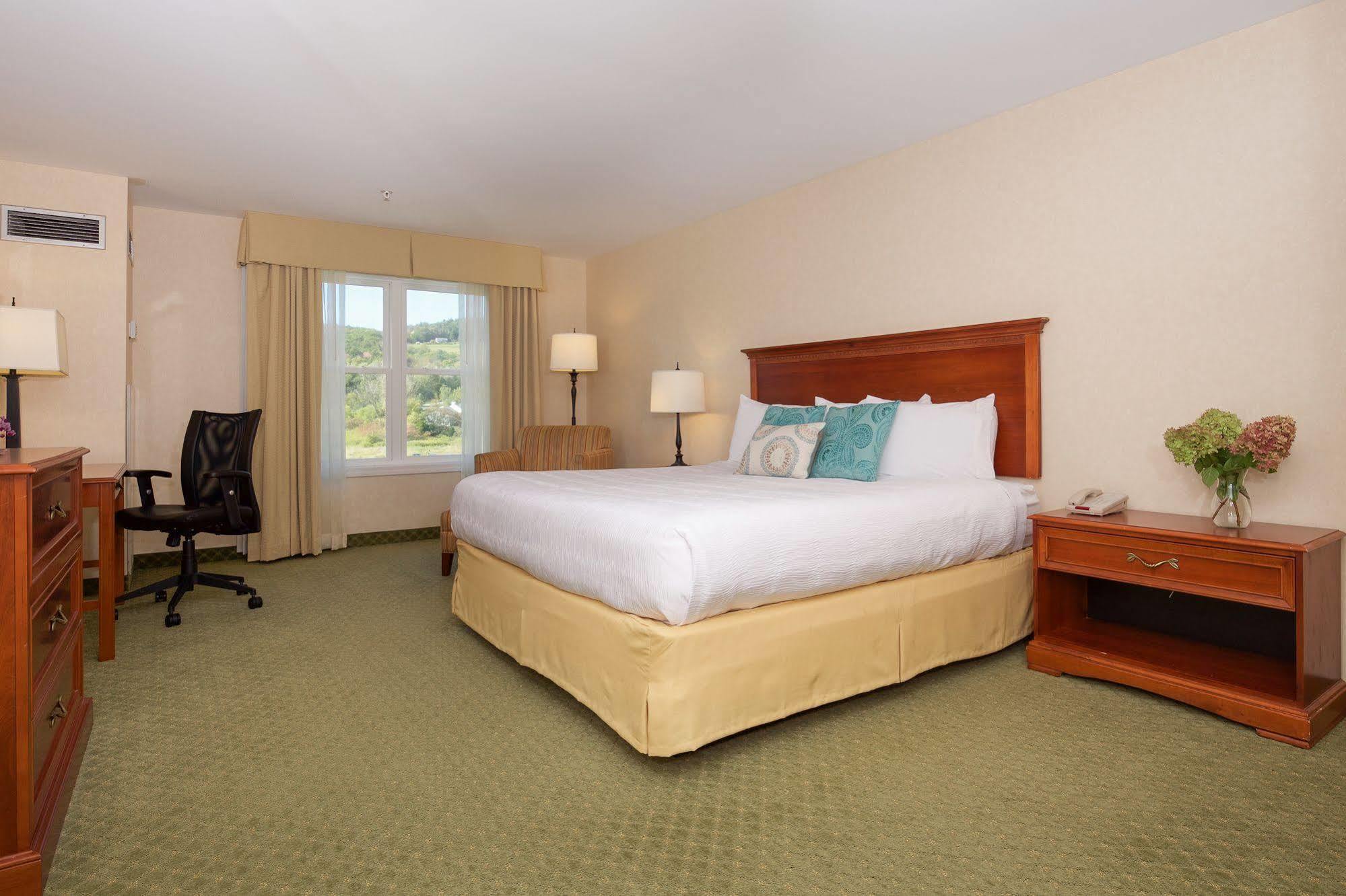 White River Inn & Suites White River Junction Bagian luar foto